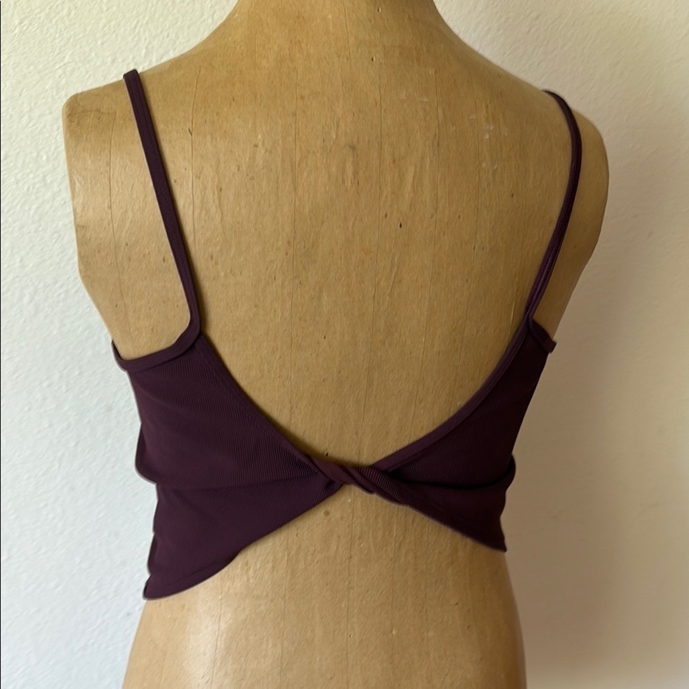 Lululemon sz 8 Daily Lineup Elegant Plum Women's Intimate Top, great condition